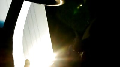 Una bionda tettona prende un pene nero in bocca e nella film completi italiani porno gratis figa